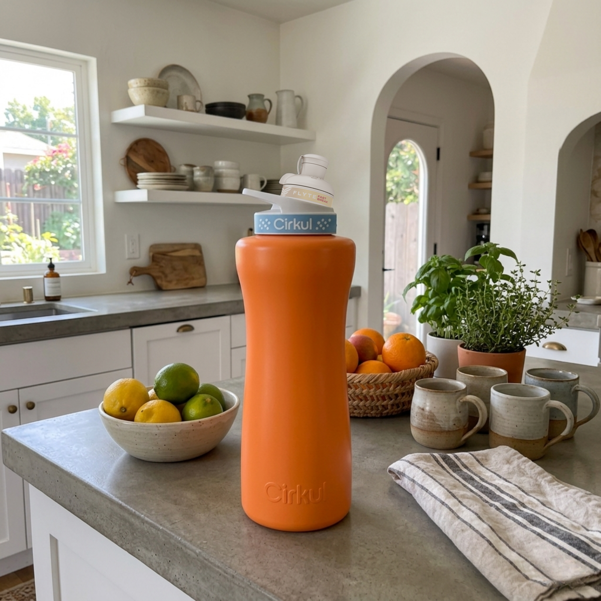 32oz. Stainless Steel Bottle & Comfort Grip Lid - US 5997